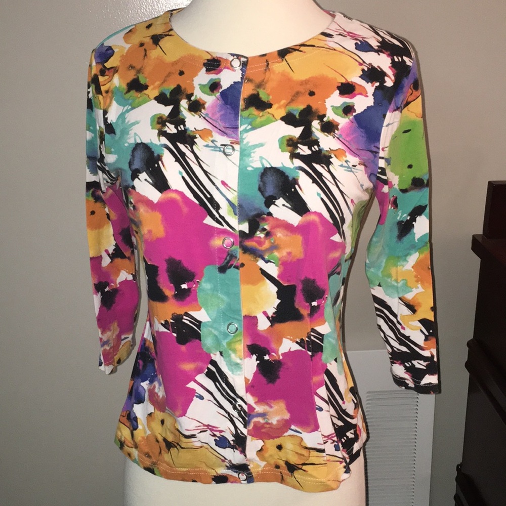 Cute snap close blouse